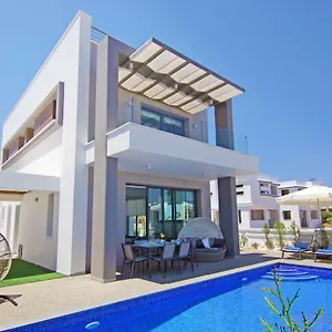 villa-taya.protaras-cy-hotels.com/